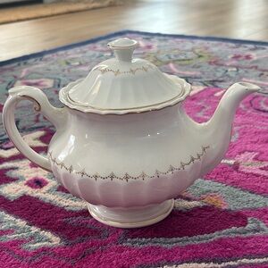Vintage J&G Meakin England Classic White Teapot